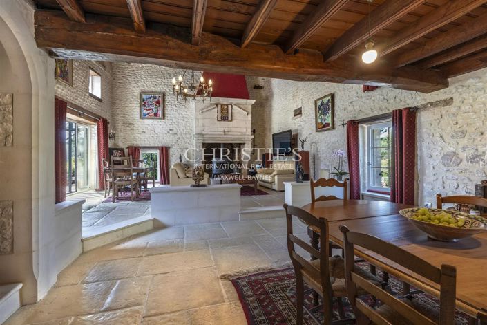 Image No.8-6 Bed House for sale