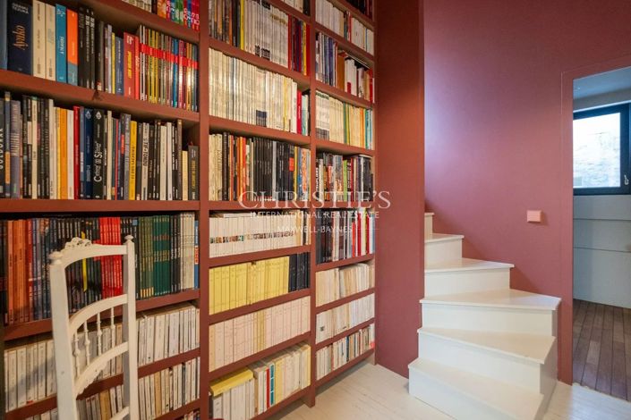 Image No.6-5 Bed House for sale