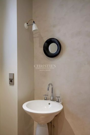 Image No.8-5 Bed House for sale