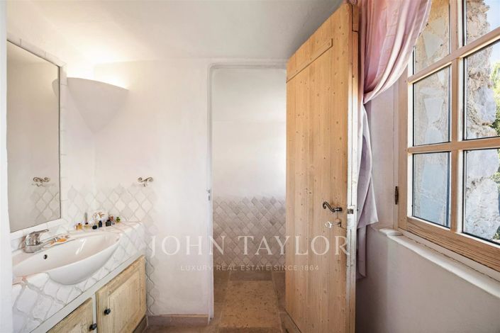 Image No.17-4 Bed House for sale