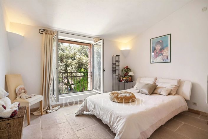 Image No.18-4 Bed House for sale
