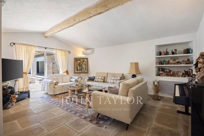 Image No.8-4 Bed House for sale