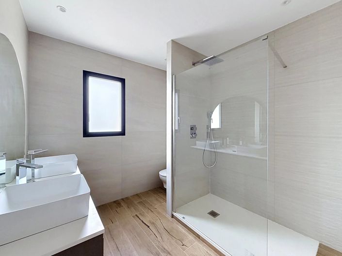 Image No.10-3 Bed House for sale