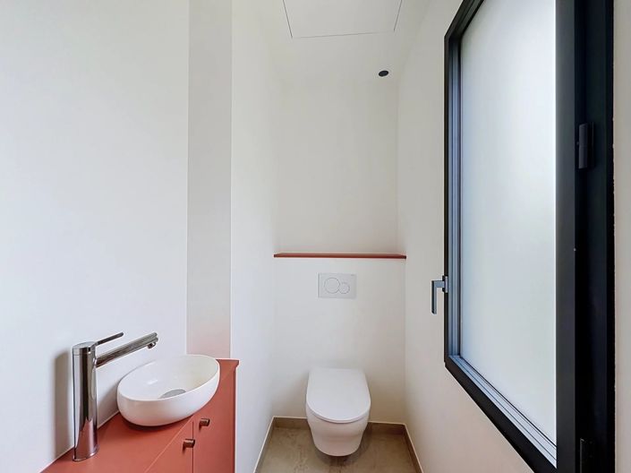 Image No.17-3 Bed House for sale