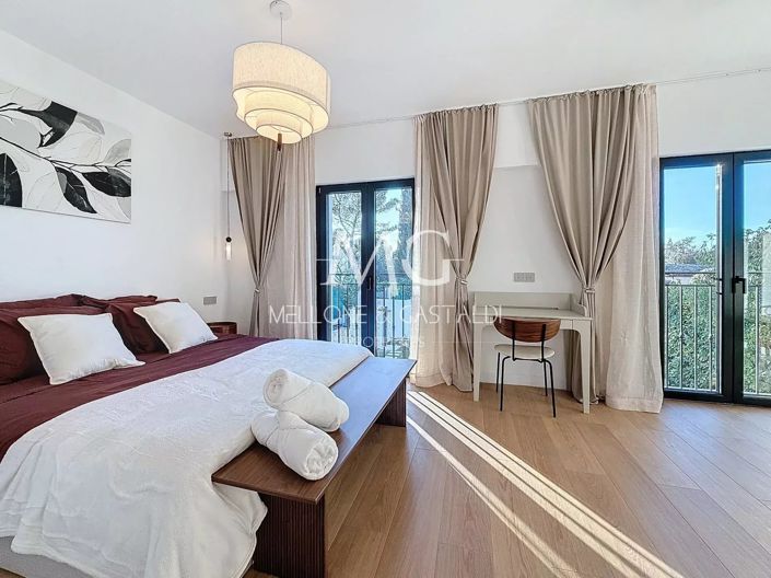 Image No.11-5 Bed House for sale
