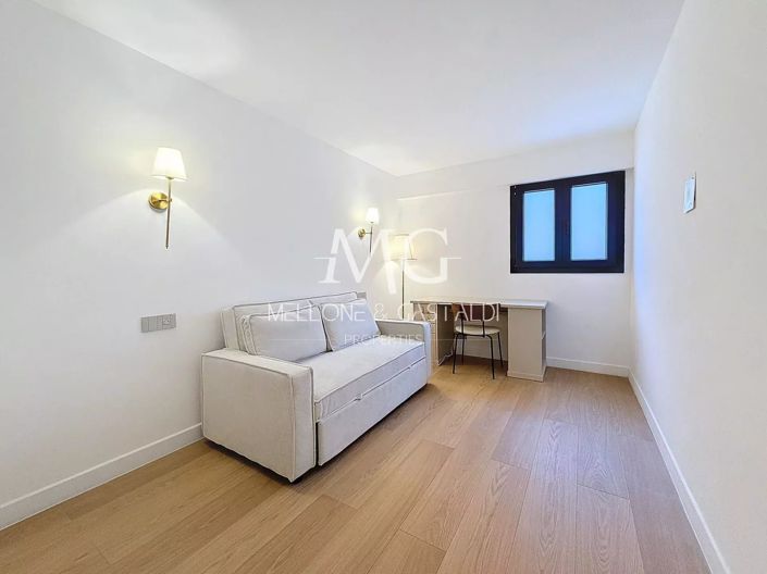 Image No.18-5 Bed House for sale