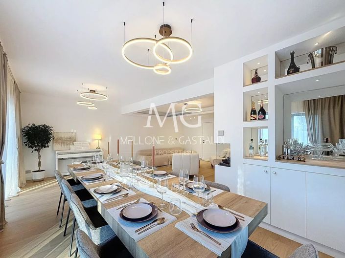 Image No.5-5 Bed House for sale