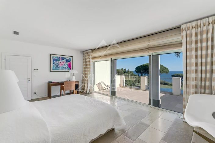 Image No.7-8 Bed House for sale