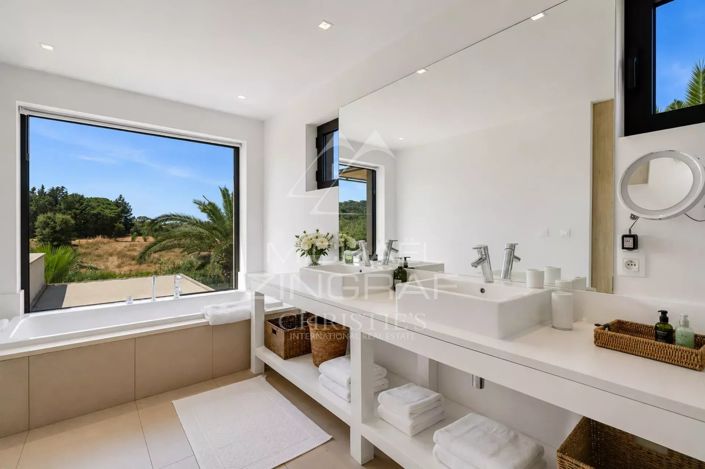 Image No.16-5 Bed House for sale