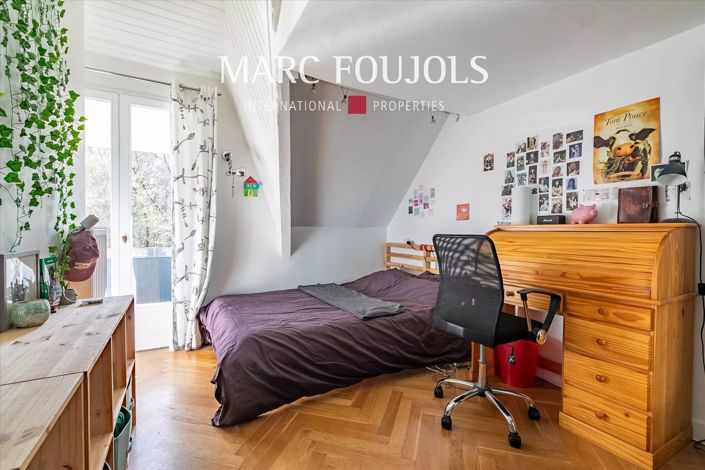 Image No.8-5 Bed House for sale