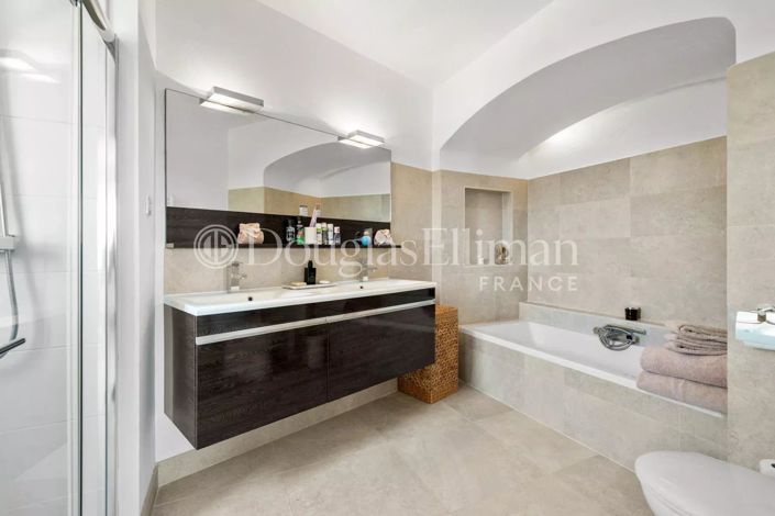Image No.16-6 Bed House for sale