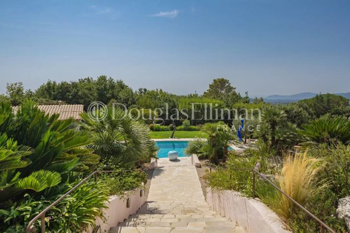 Image No.2-6 Bed House for sale