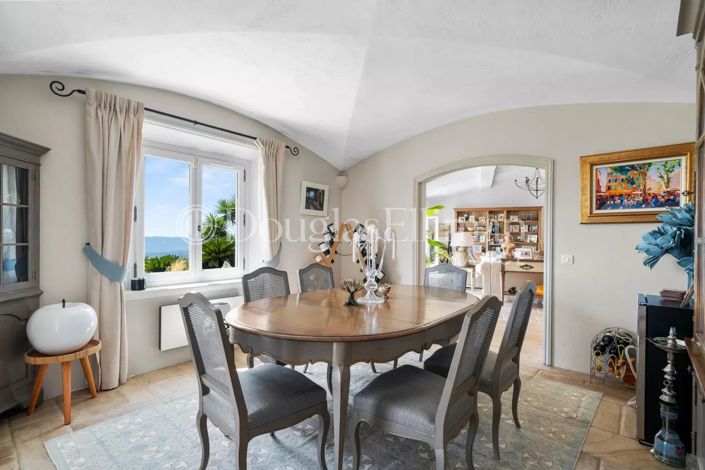 Image No.9-6 Bed House for sale