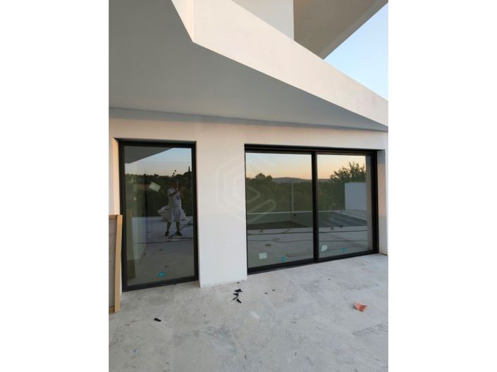 Image No.8-4 Bed House for sale