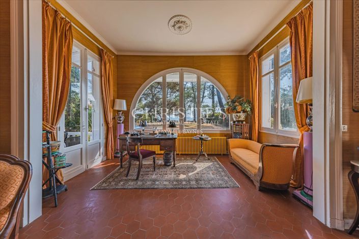 Image No.3-5 Bed House for sale