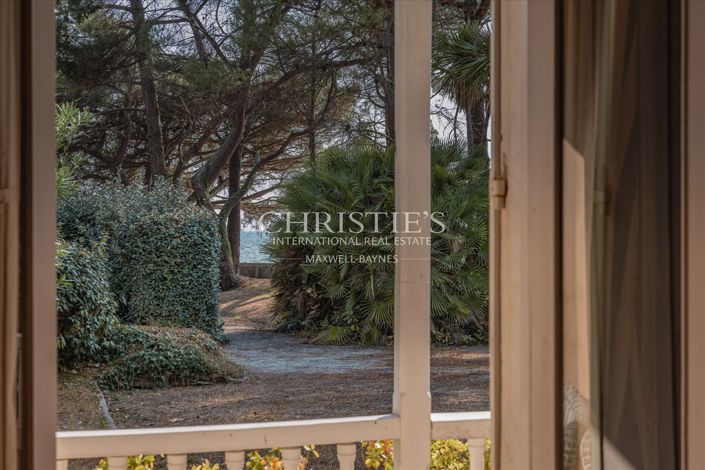 Image No.6-5 Bed House for sale