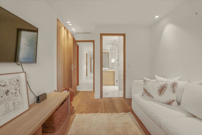 Image No.13-5 Bed House for sale