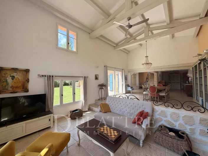 Image No.8-5 Bed House for sale