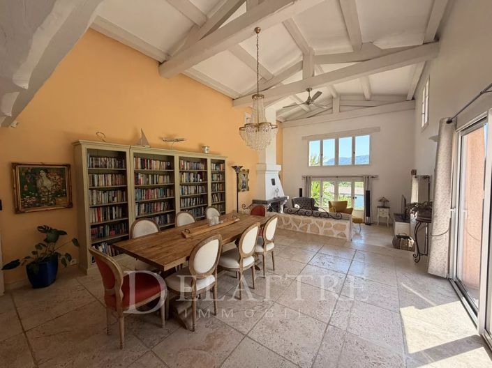 Image No.9-5 Bed House for sale