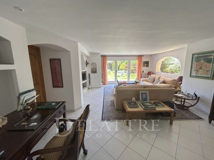 Image No.10-3 Bed House for sale
