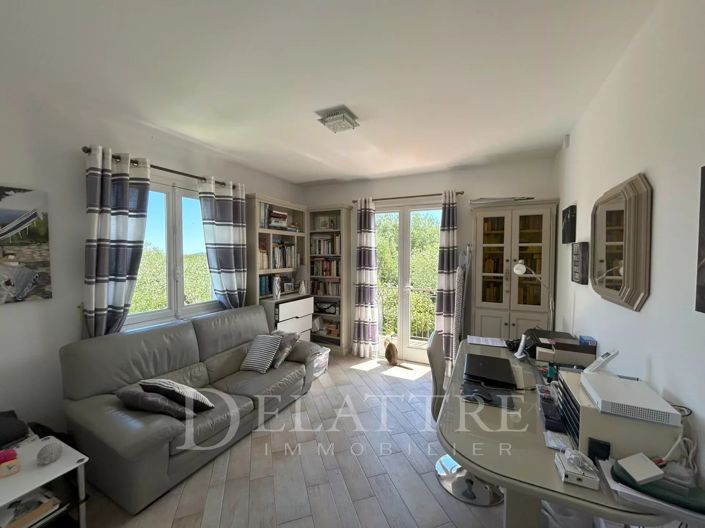 Image No.15-3 Bed House for sale