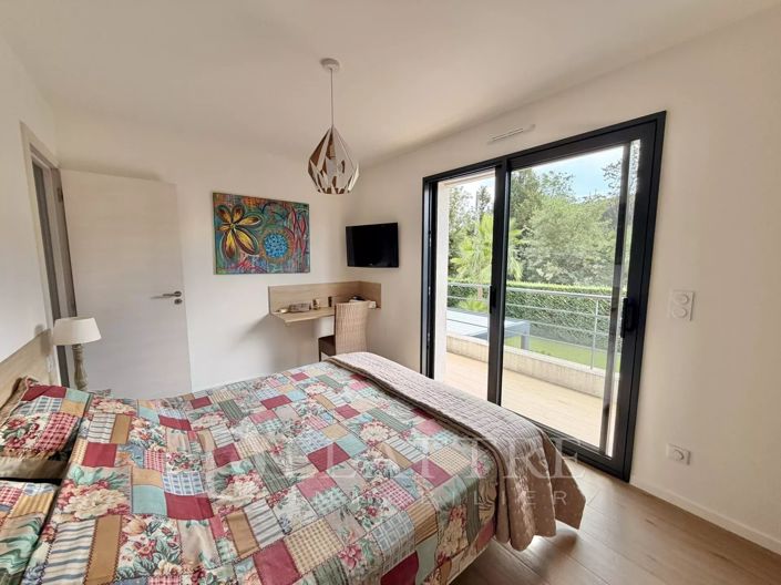Image No.11-5 Bed House for sale