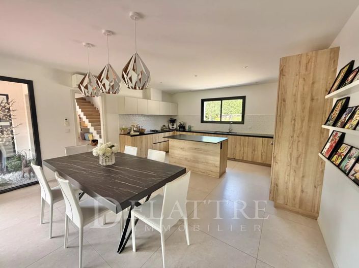 Image No.9-5 Bed House for sale