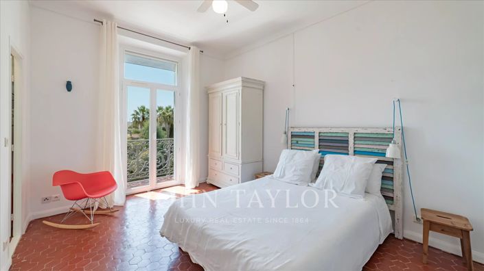 Image No.18-7 Bed House for sale