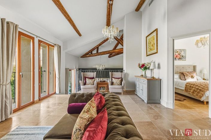 Image No.10-5 Bed House for sale