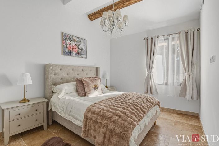 Image No.8-5 Bed House for sale