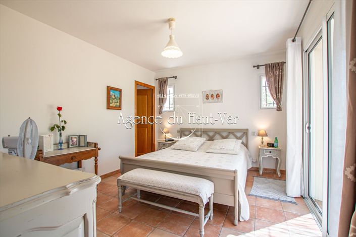 Image No.28-5 Bed House for sale