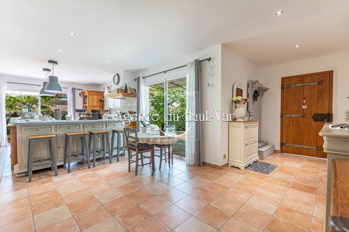 Image No.30-5 Bed House for sale