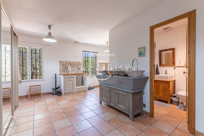 Image No.33-5 Bed House for sale