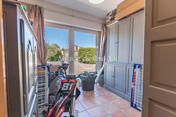 Image No.36-5 Bed House for sale