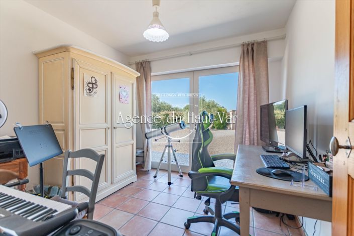 Image No.37-5 Bed House for sale