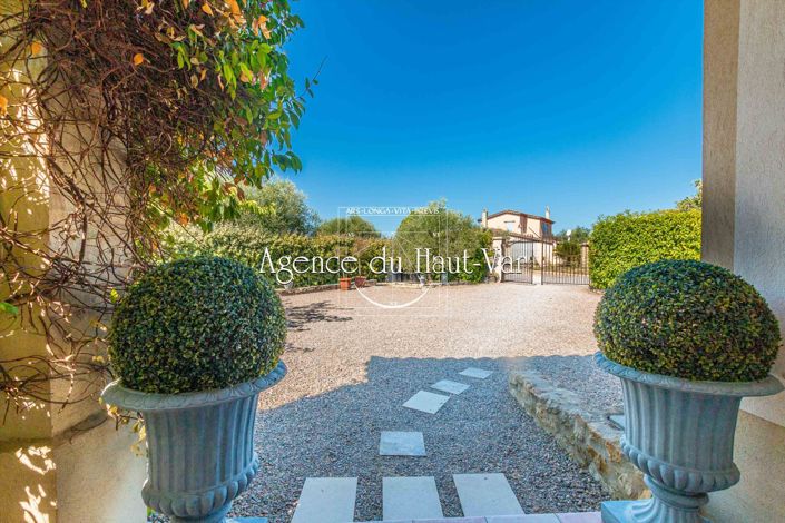 Image No.7-5 Bed House for sale