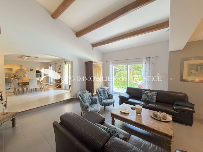 Image No.12-5 Bed House for sale