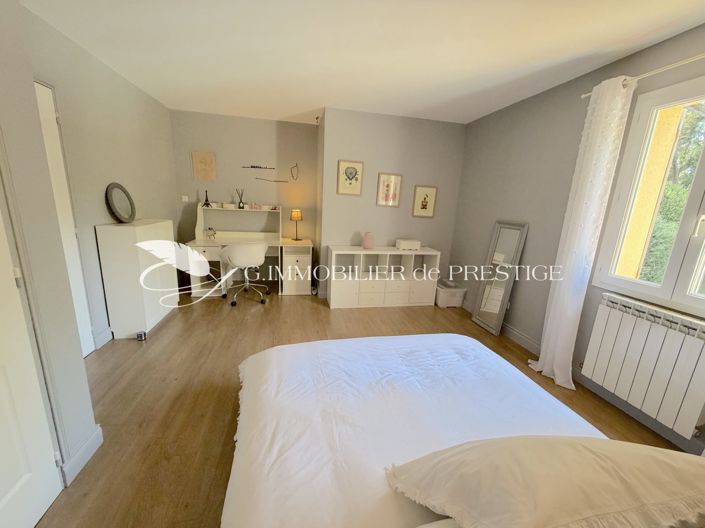 Image No.20-5 Bed House for sale