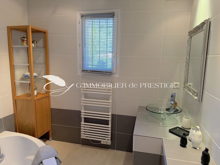 Image No.26-5 Bed House for sale