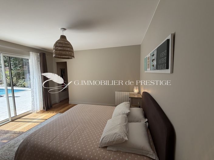 Image No.30-5 Bed House for sale
