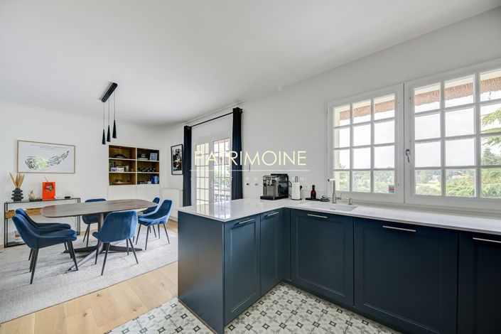 Image No.9-5 Bed House for sale