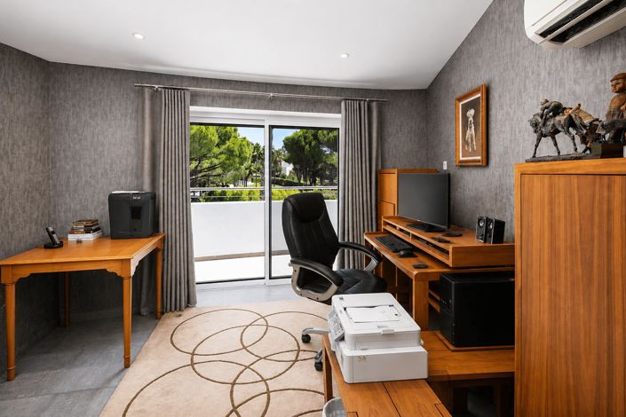 Image No.19-4 Bed House for sale