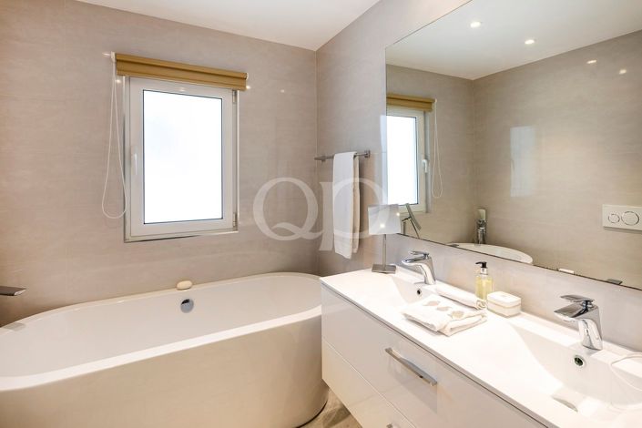 Image No.32-4 Bed House for sale