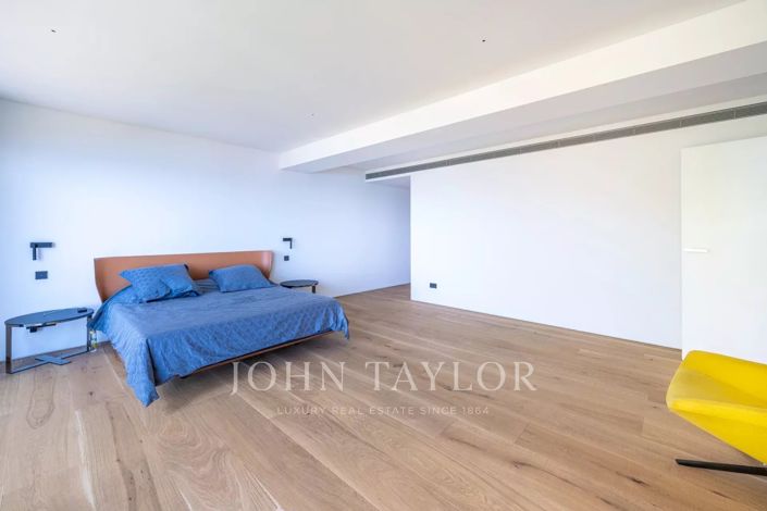 Image No.14-6 Bed House for sale