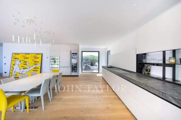 Image No.9-6 Bed House for sale