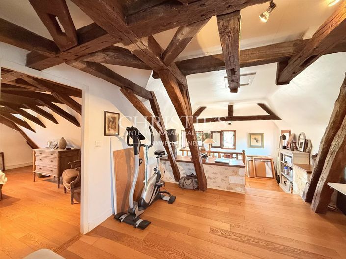 Image No.30-5 Bed House for sale