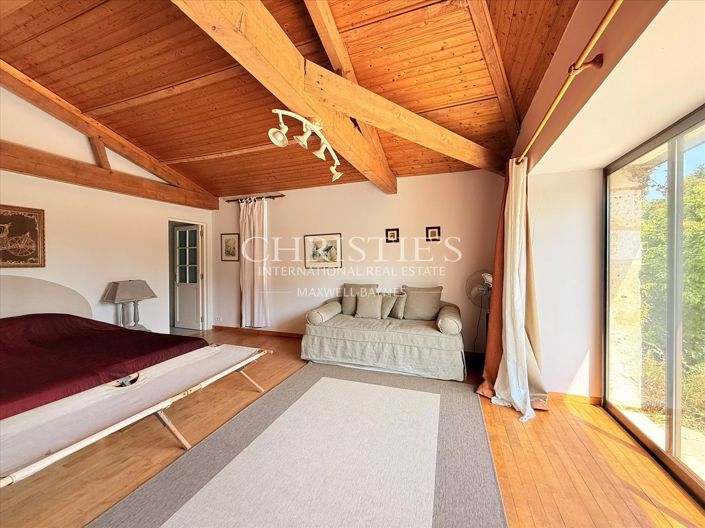 Image No.42-5 Bed House for sale