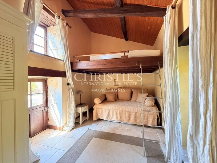 Image No.44-5 Bed House for sale