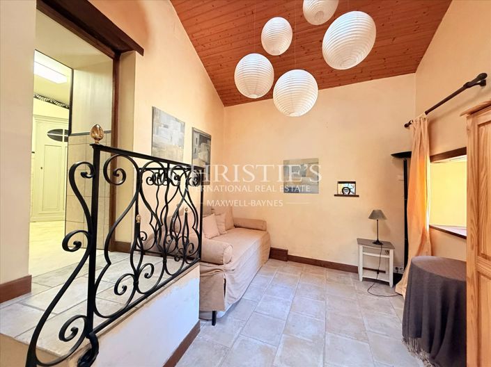 Image No.45-5 Bed House for sale