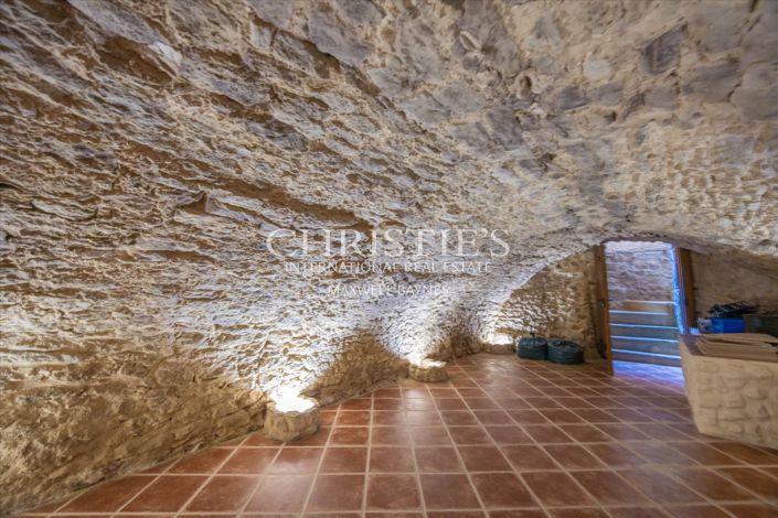 Image No.16-5 Bed House for sale
